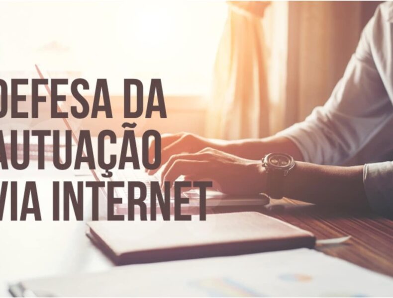 Pessoa trabalhando em defesa de autuação online.