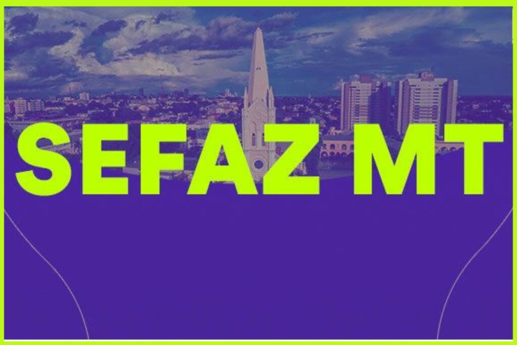 Logotipo SEFAZ MT sobre paisagem urbana.